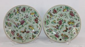 Antigüedades: Dos platos chinos en porcelana celadón Familia Rosa. Firmados. Siglo XIX